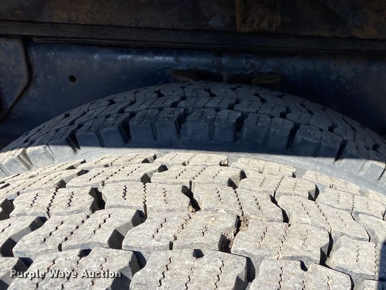 image for item JW9278 2002 GMC C7500  flatbed truck