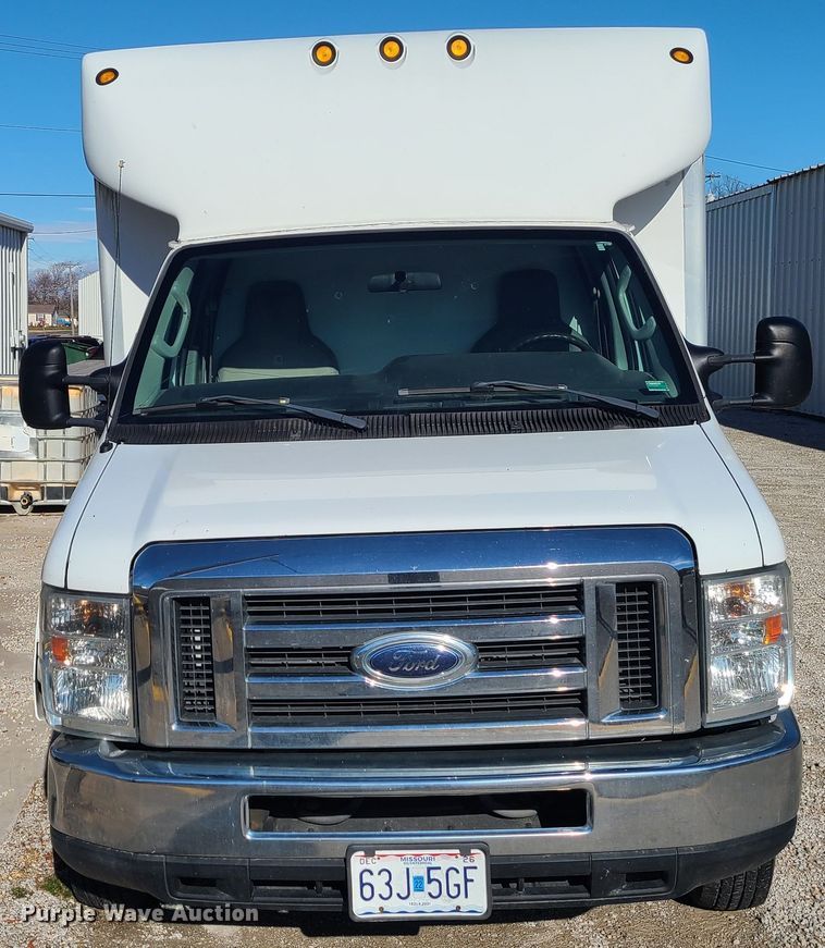 image for item JW9844 2013 Ford E450  utility van