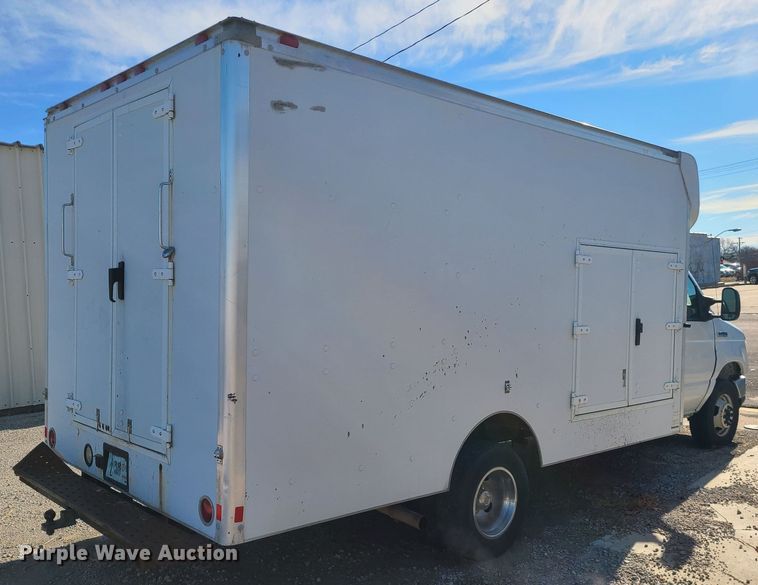 image for item JW9844 2013 Ford E450  utility van