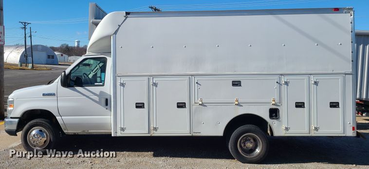 image for item JW9844 2013 Ford E450  utility van