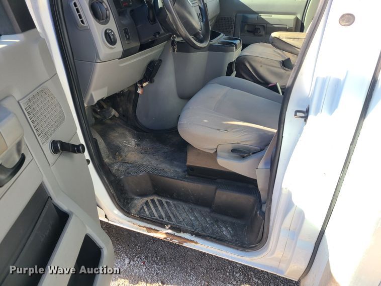 image for item JW9844 2013 Ford E450  utility van