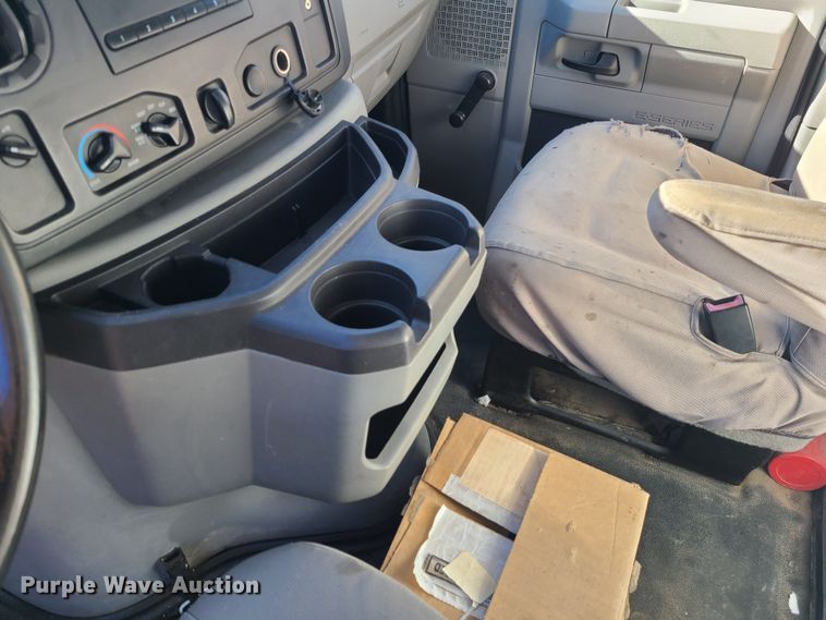 image for item JW9844 2013 Ford E450  utility van