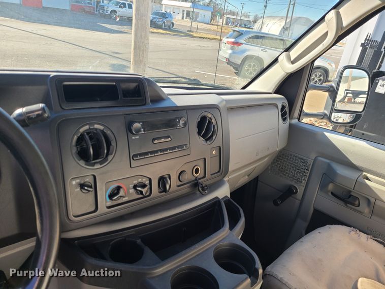 image for item JW9844 2013 Ford E450  utility van