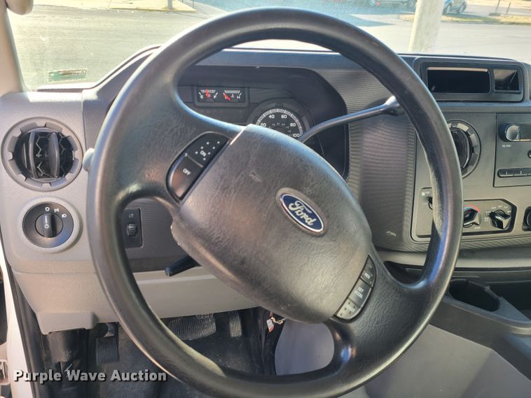 image for item JW9844 2013 Ford E450  utility van