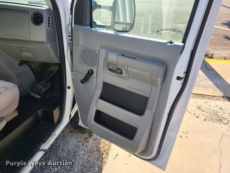 image for item JW9844 2013 Ford E450  utility van
