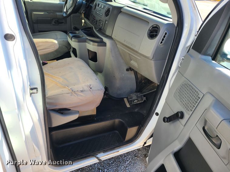 image for item JW9844 2013 Ford E450  utility van