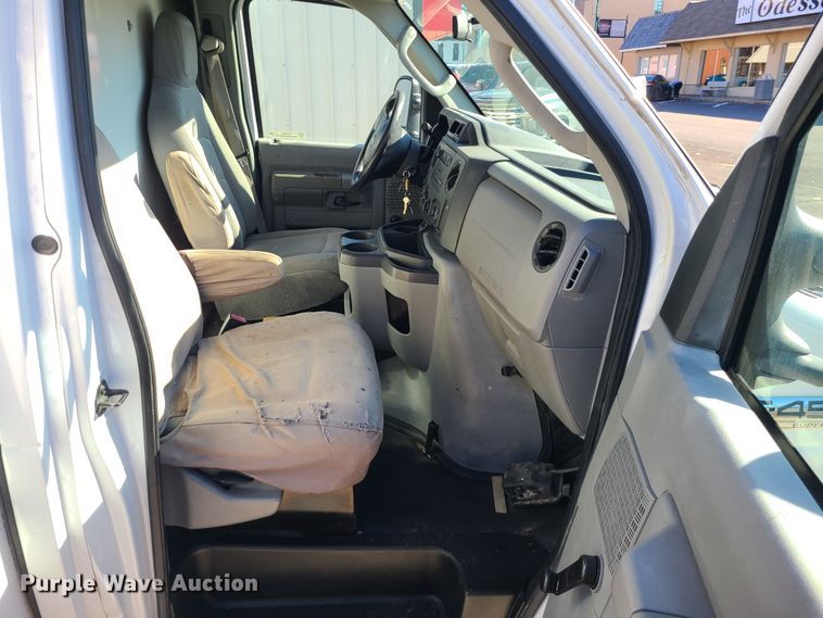 image for item JW9844 2013 Ford E450  utility van