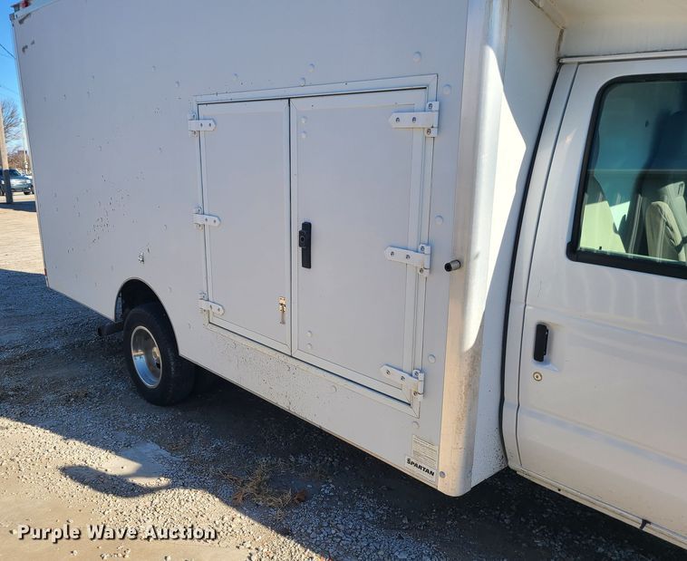 image for item JW9844 2013 Ford E450  utility van