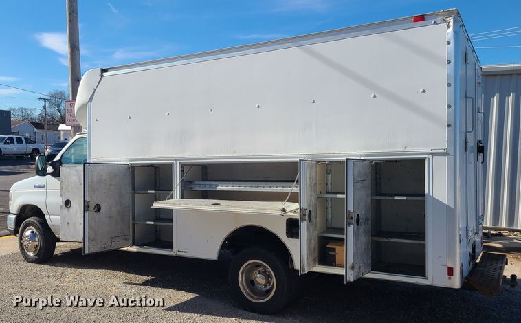 image for item JW9844 2013 Ford E450  utility van