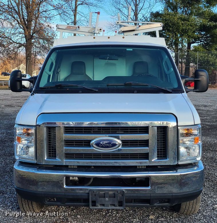 image for item JW9852 2016 Ford E350 Super Duty  utility van