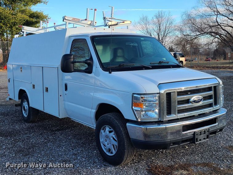 image for item JW9852 2016 Ford E350 Super Duty  utility van