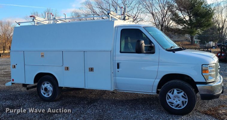 image for item JW9852 2016 Ford E350 Super Duty  utility van