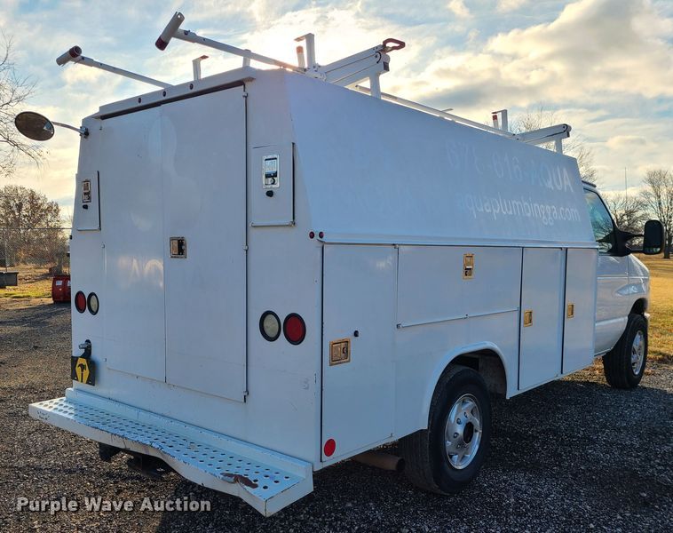 image for item JW9852 2016 Ford E350 Super Duty  utility van