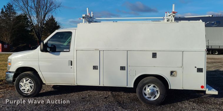 image for item JW9852 2016 Ford E350 Super Duty  utility van