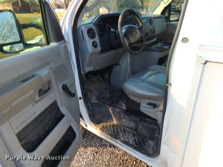 image for item JW9852 2016 Ford E350 Super Duty  utility van