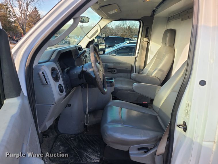 image for item JW9852 2016 Ford E350 Super Duty  utility van