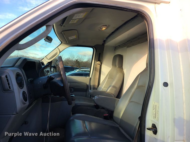 image for item JW9852 2016 Ford E350 Super Duty  utility van