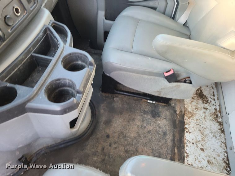 image for item JW9852 2016 Ford E350 Super Duty  utility van