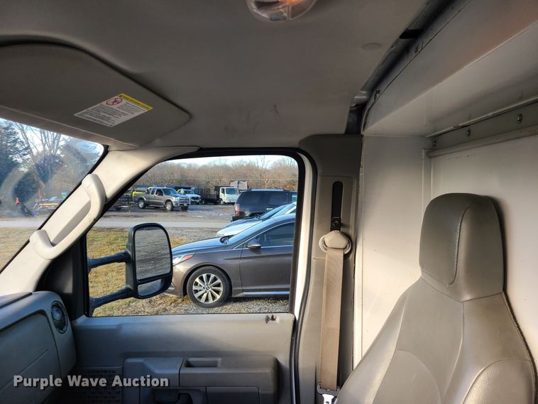 image for item JW9852 2016 Ford E350 Super Duty  utility van