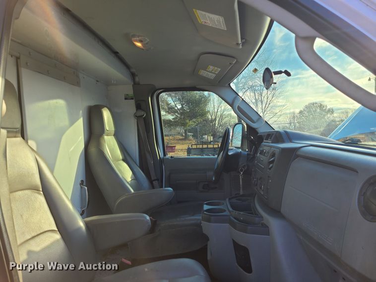 image for item JW9852 2016 Ford E350 Super Duty  utility van