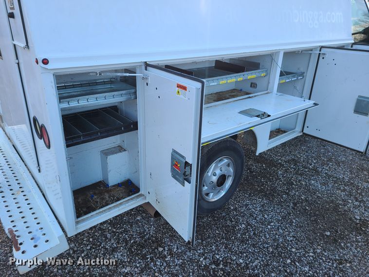 image for item JW9852 2016 Ford E350 Super Duty  utility van