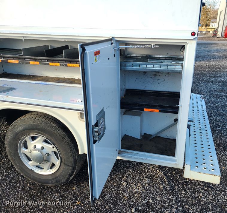 image for item JW9852 2016 Ford E350 Super Duty  utility van