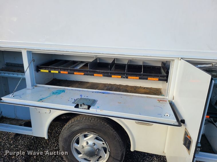 image for item JW9852 2016 Ford E350 Super Duty  utility van
