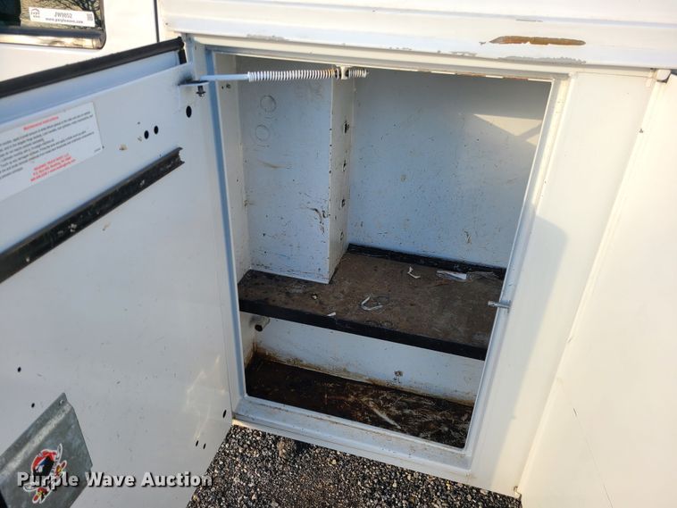 image for item JW9852 2016 Ford E350 Super Duty  utility van