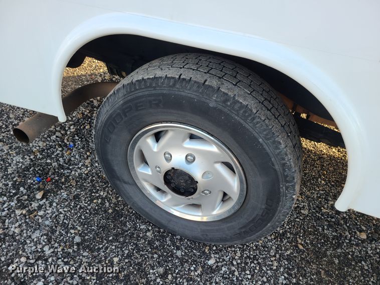 image for item JW9852 2016 Ford E350 Super Duty  utility van