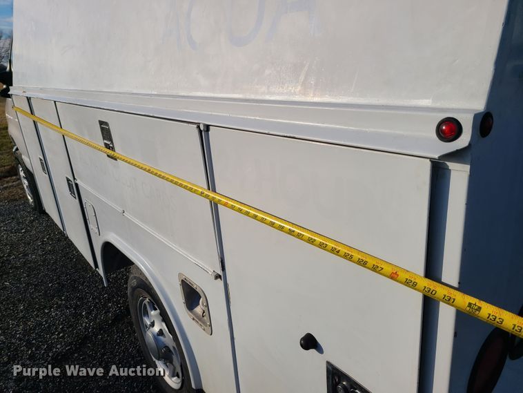 image for item JW9852 2016 Ford E350 Super Duty  utility van