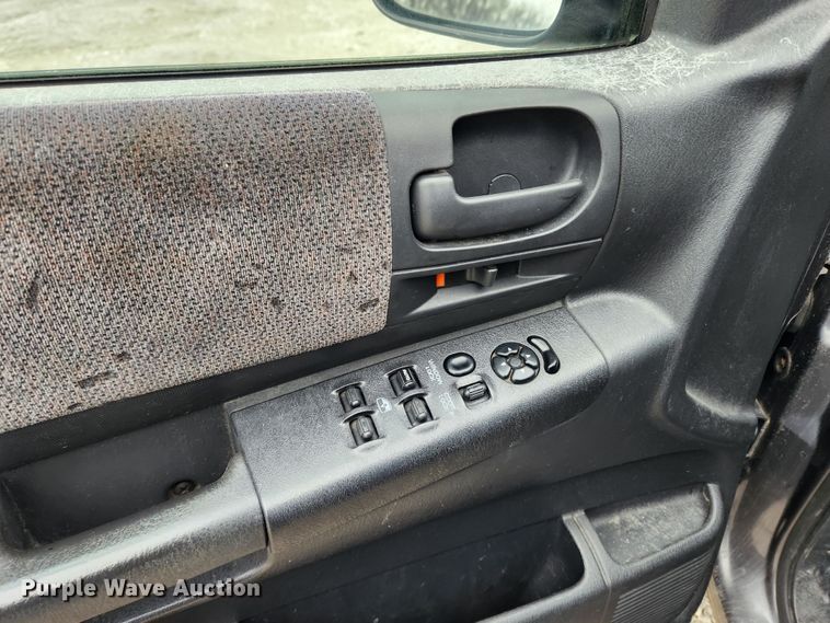 image for item KT9490 2002 Dodge Dakota  Quad Cab pickup truck