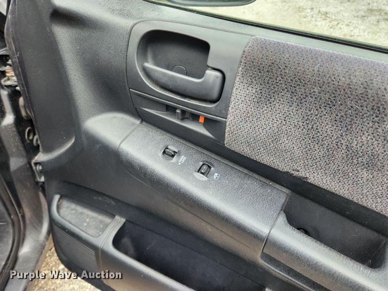 image for item KT9490 2002 Dodge Dakota  Quad Cab pickup truck