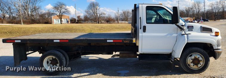 image for item KT9501 2004 GMC C5500  flatbed truck