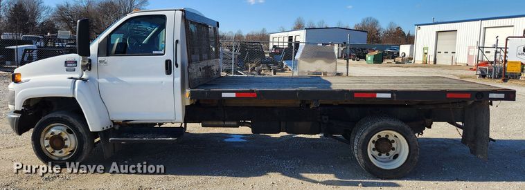 image for item KT9501 2004 GMC C5500  flatbed truck