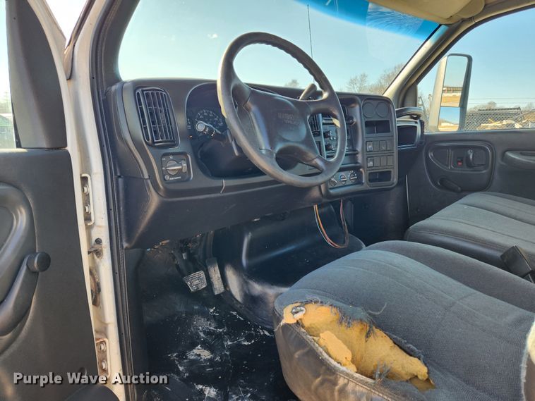 image for item KT9501 2004 GMC C5500  flatbed truck