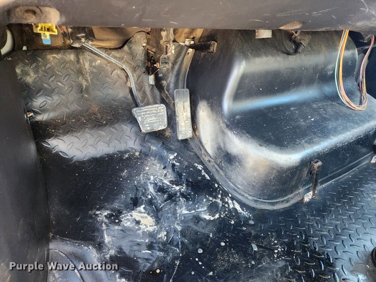 image for item KT9501 2004 GMC C5500  flatbed truck