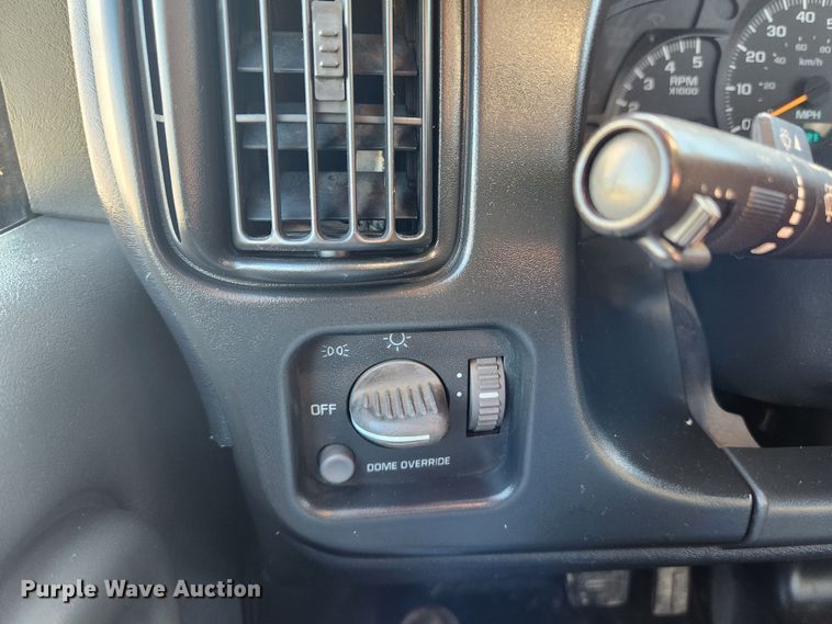 image for item KT9501 2004 GMC C5500  flatbed truck