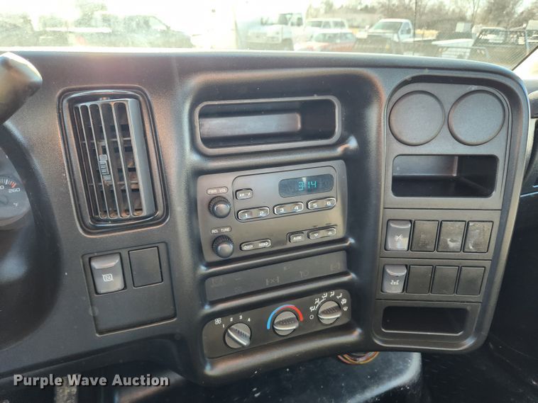 image for item KT9501 2004 GMC C5500  flatbed truck