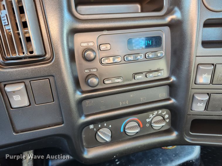 image for item KT9501 2004 GMC C5500  flatbed truck