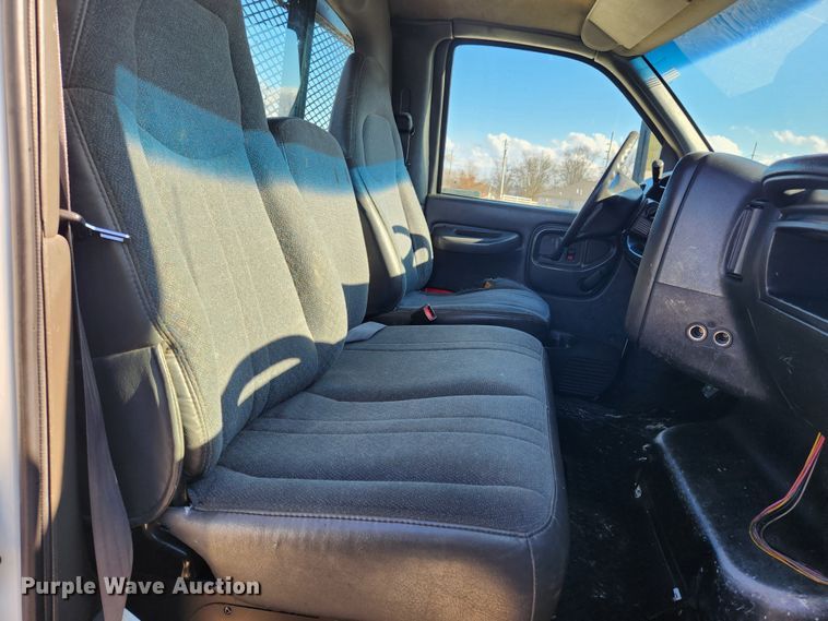 image for item KT9501 2004 GMC C5500  flatbed truck