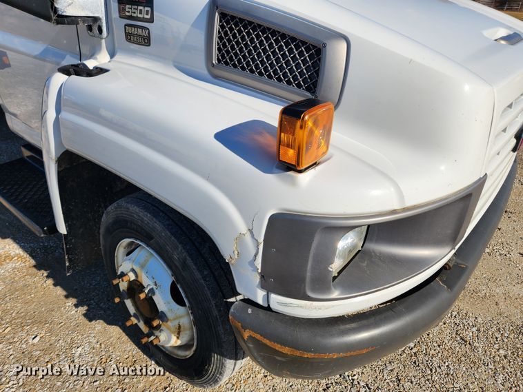 image for item KT9501 2004 GMC C5500  flatbed truck