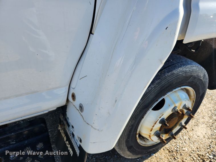 image for item KT9501 2004 GMC C5500  flatbed truck