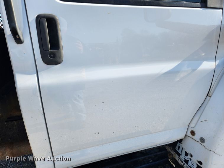 image for item KT9501 2004 GMC C5500  flatbed truck