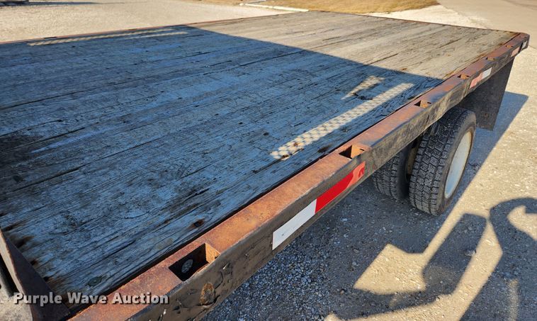 image for item KT9501 2004 GMC C5500  flatbed truck