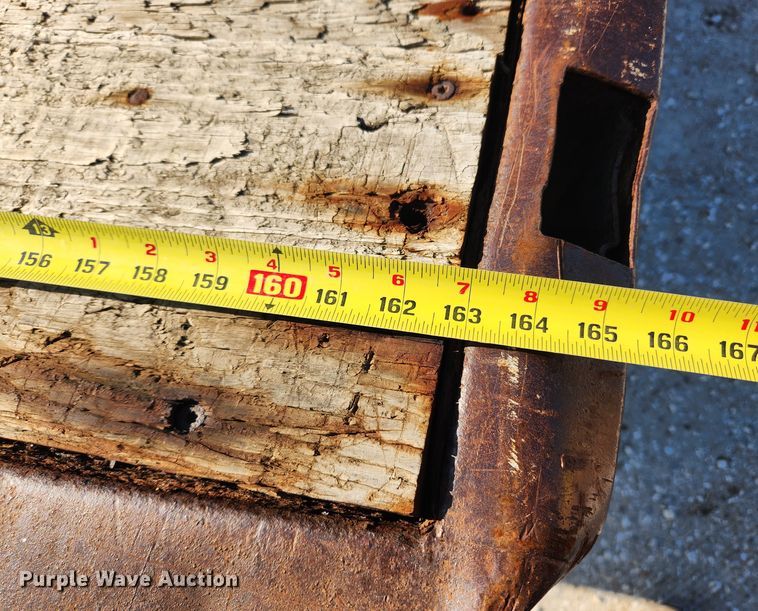 image for item KT9501 2004 GMC C5500  flatbed truck