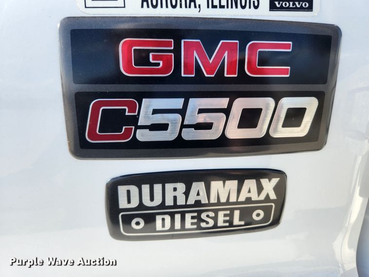 image for item KT9501 2004 GMC C5500  flatbed truck