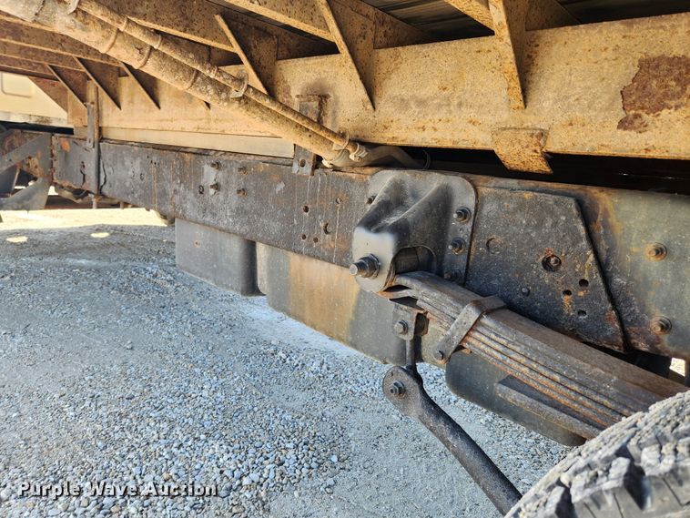 image for item KT9501 2004 GMC C5500  flatbed truck