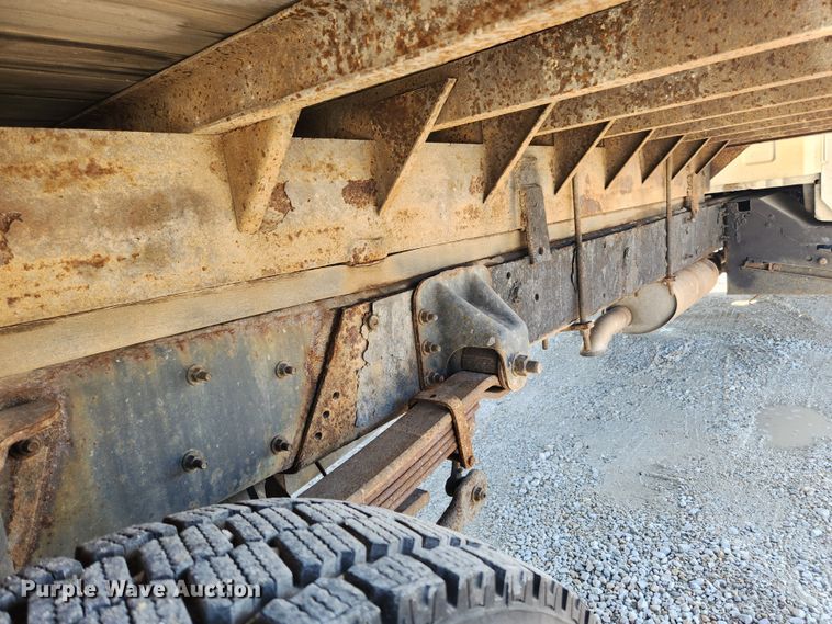 image for item KT9501 2004 GMC C5500  flatbed truck