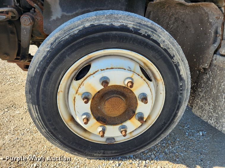 image for item KT9501 2004 GMC C5500  flatbed truck