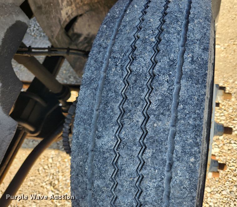 image for item KT9501 2004 GMC C5500  flatbed truck